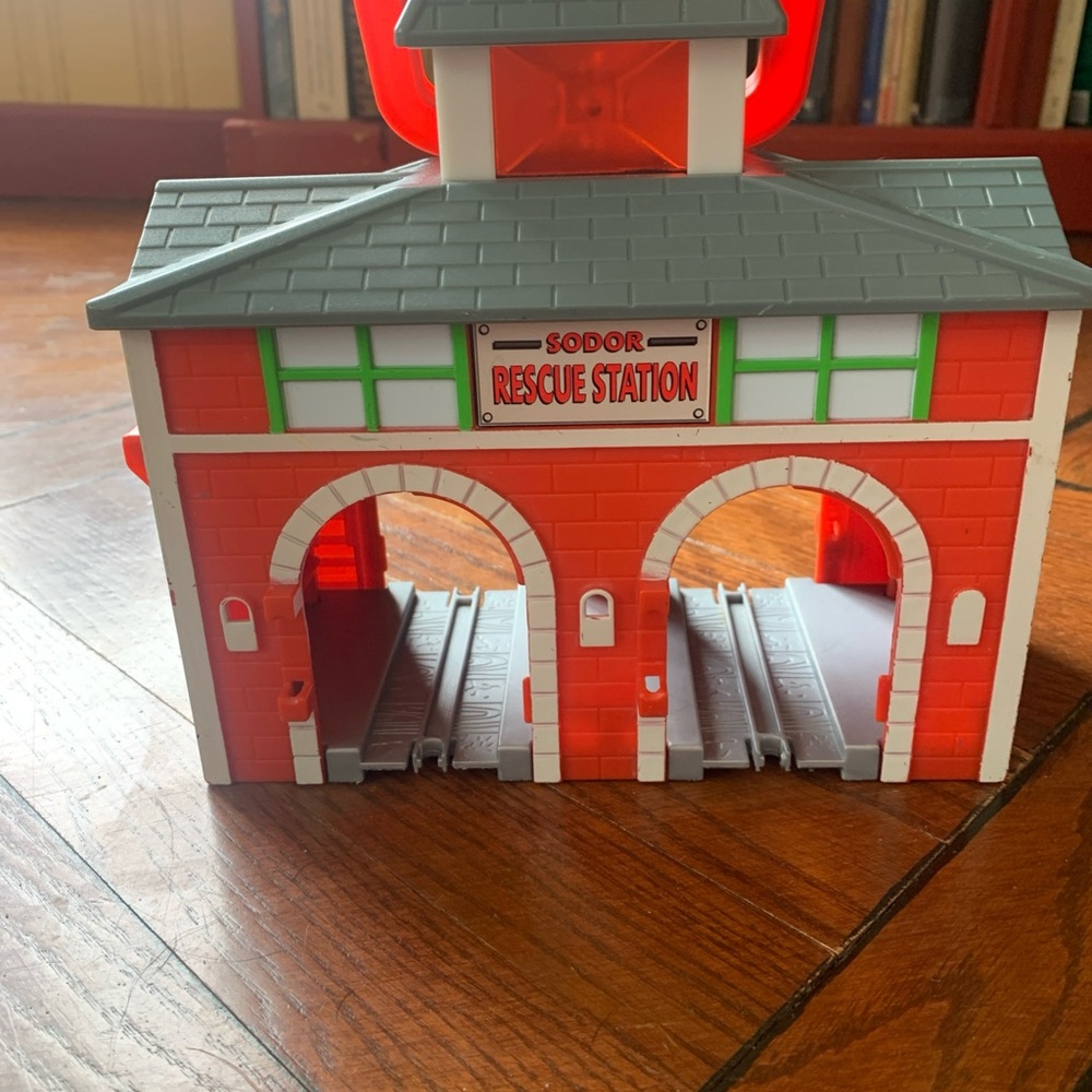 Learning Curve Thomas and Friends Take Along Rescue Station
